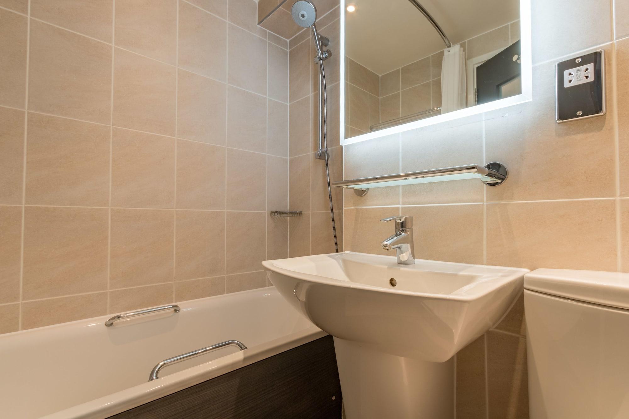 Thistle Express London Luton Hotel